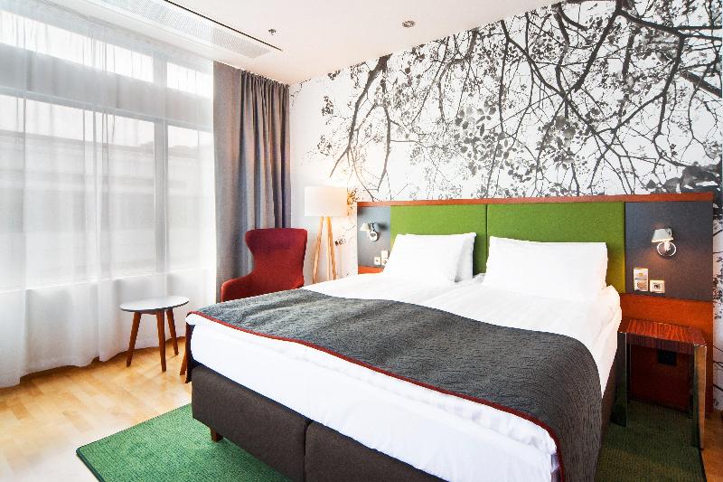 带大床的行政房间, Holiday Inn Helsinki City Centre, An Ihg