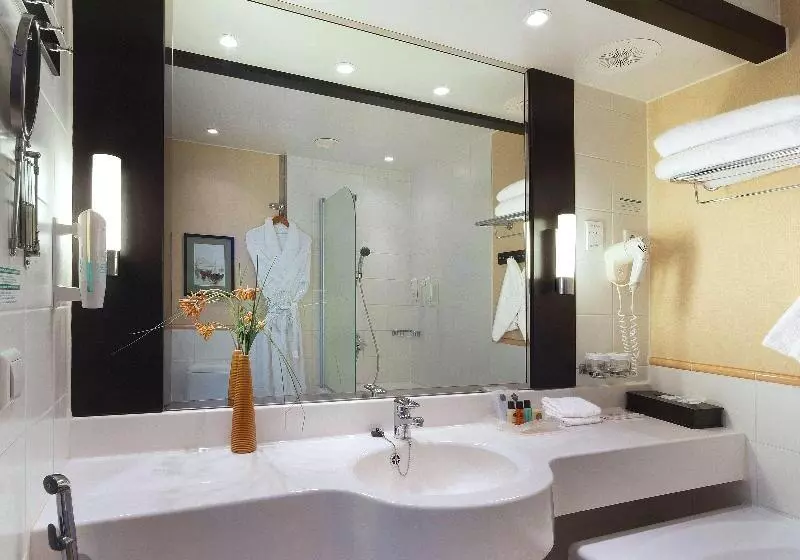 اتاق اجرایی با تخت بزرگ, Holiday Inn Helsinki City Centre, An Ihg