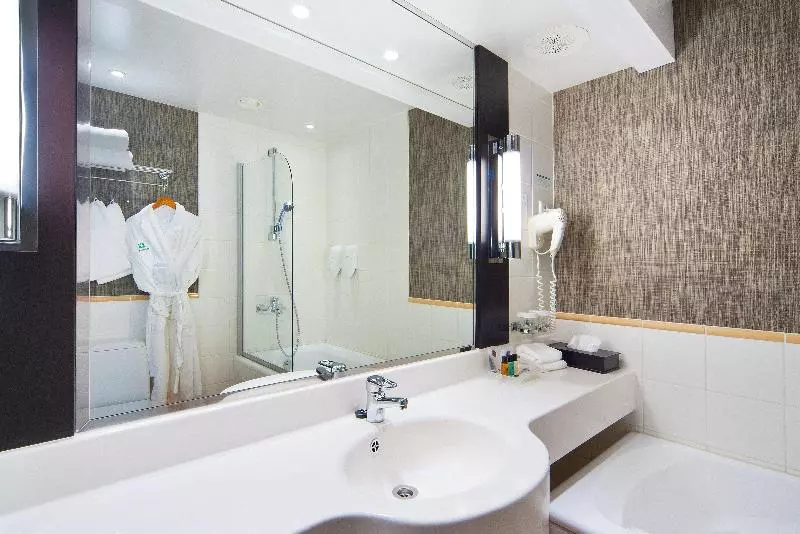 اتاق اجرایی با تخت بزرگ, Holiday Inn Helsinki City Centre, An Ihg