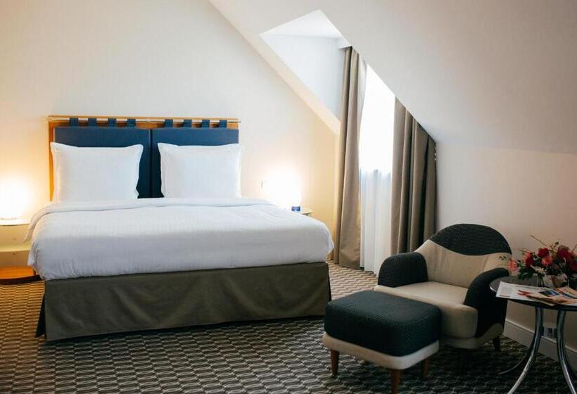 سوئیت جونیور با چشم‌انداز, Radisson Blu Carlton Hotel, Bratislava