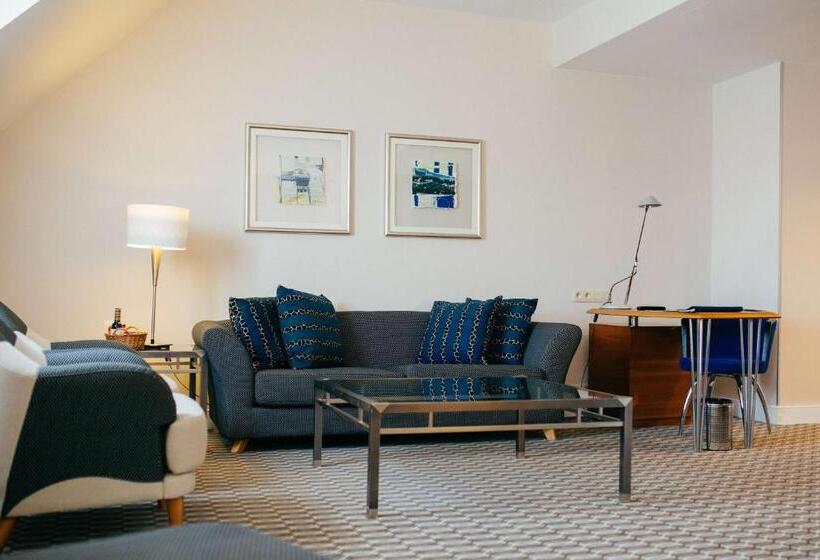 سوئیت جونیور با چشم‌انداز, Radisson Blu Carlton Hotel, Bratislava