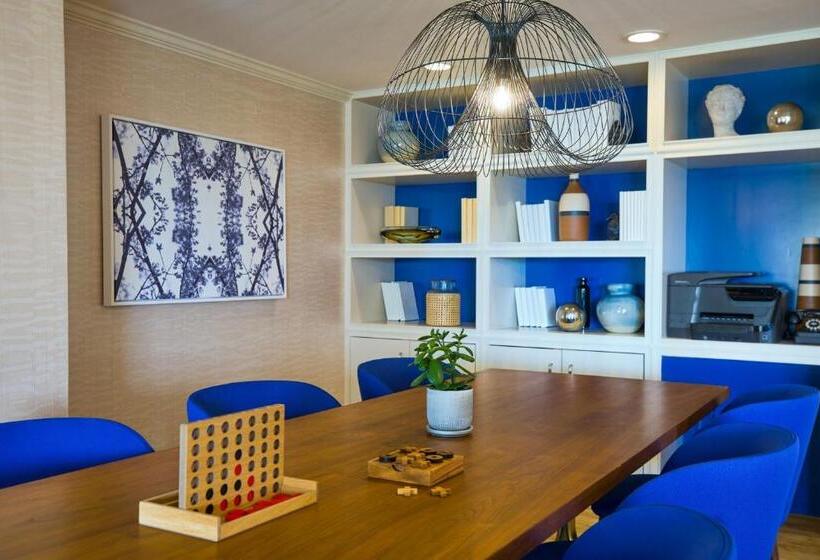 キングサイズベッドのクラブルーム, Renaissance Meadowlands