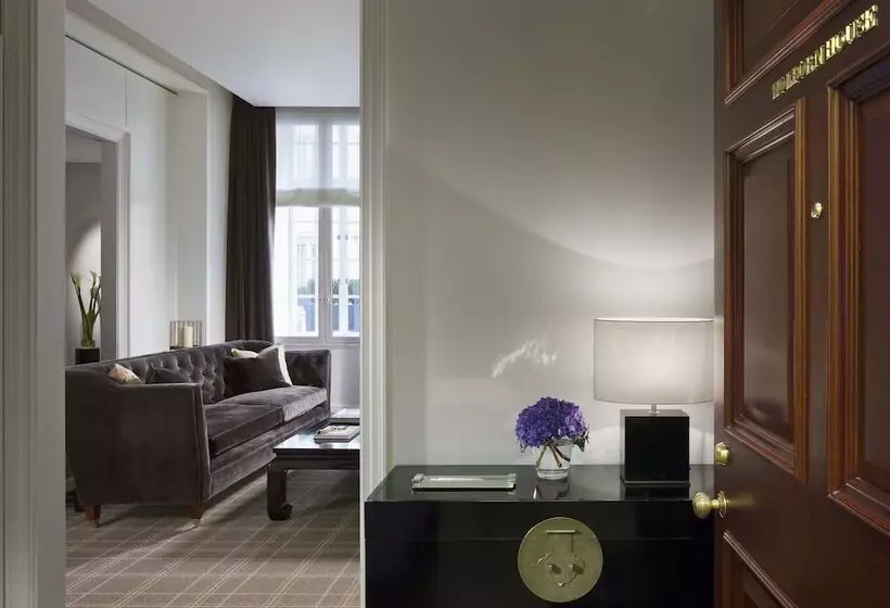 １ベッドルームハウス, Rosewood London