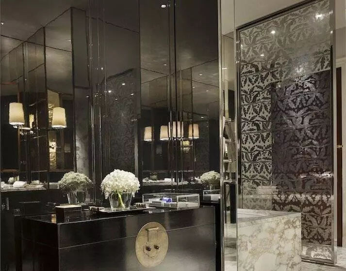 １ベッドルームハウス, Rosewood London