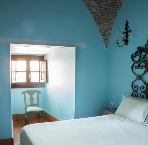 غرفة سوبيريور, Tugasa Castillo De Castellar