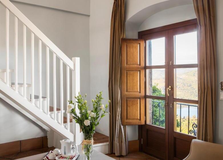 غرفة سوبيريور, Tugasa Castillo De Castellar