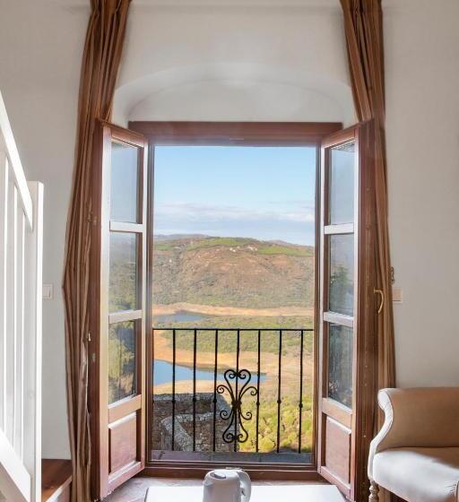 غرفة سوبيريور, Tugasa Castillo De Castellar