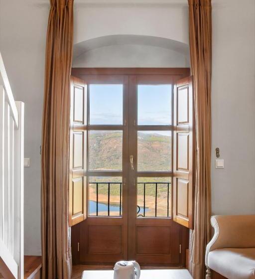 غرفة سوبيريور, Tugasa Castillo De Castellar