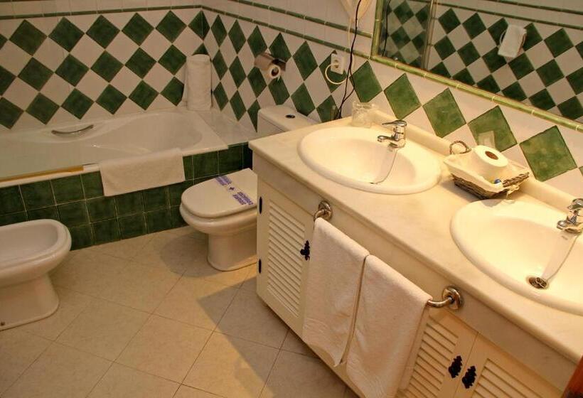 غرفة سوبيريور, Tugasa Castillo De Castellar