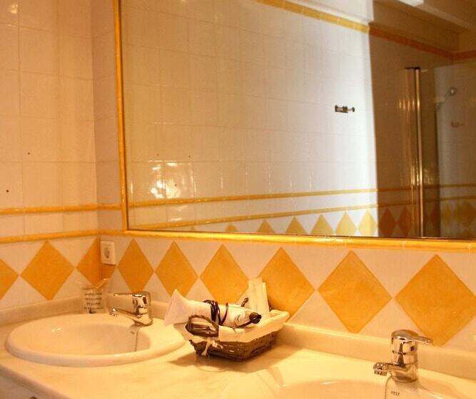 غرفة قياسية, Tugasa Castillo De Castellar