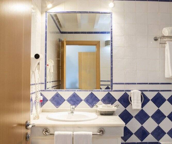 غرفة سوبيريور, Tugasa Castillo De Castellar