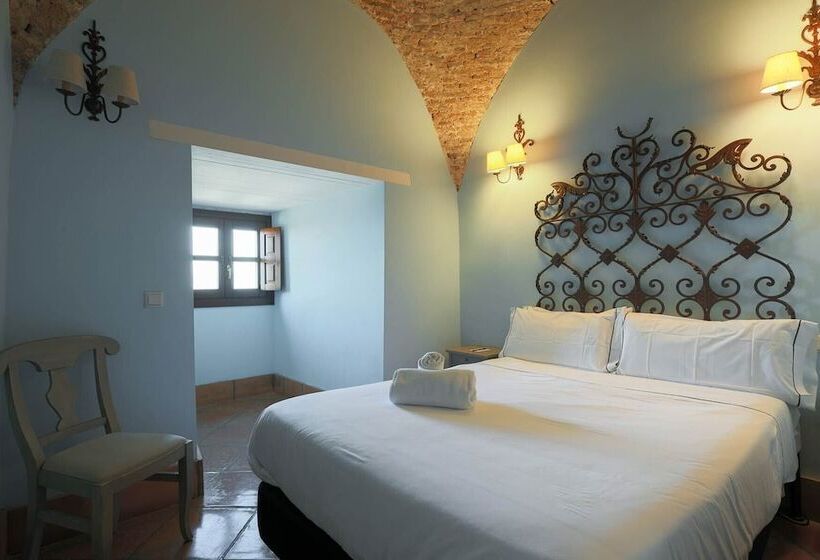 غرفة سوبيريور, Tugasa Castillo De Castellar