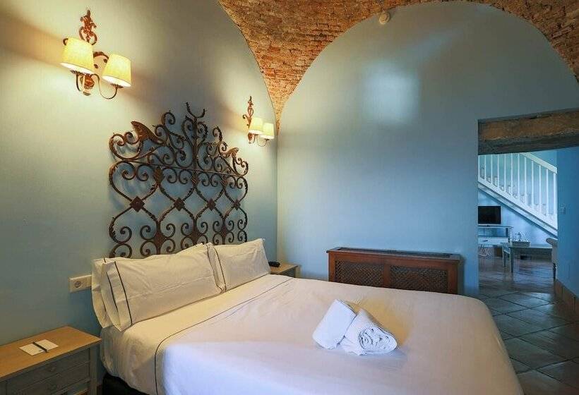 غرفة سوبيريور, Tugasa Castillo De Castellar