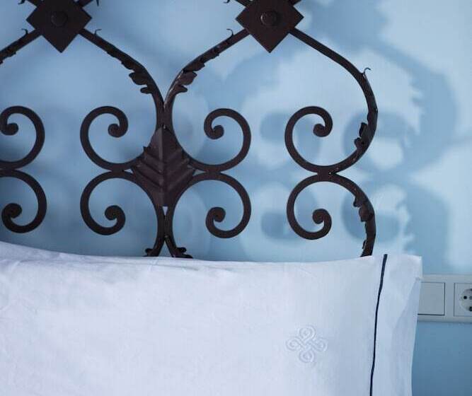 غرفة سوبيريور, Tugasa Castillo De Castellar