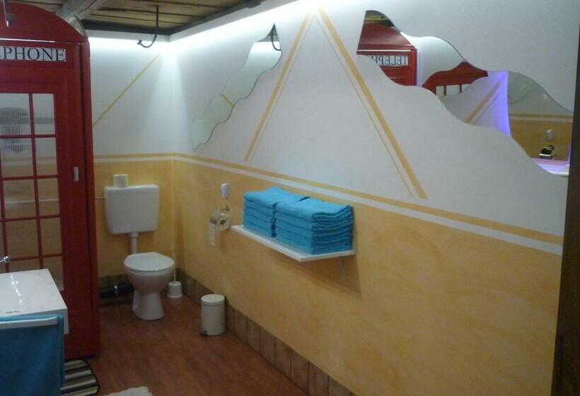 标准三人间共用浴室, Schönbrunnen