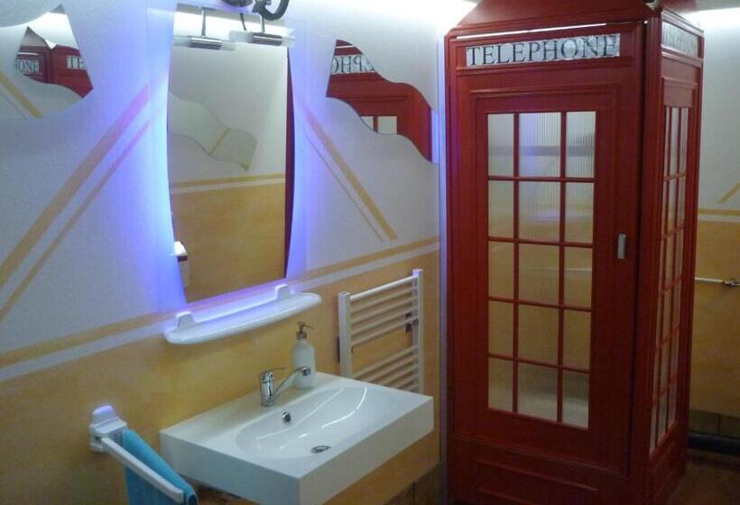 标准三人间共用浴室, Schönbrunnen