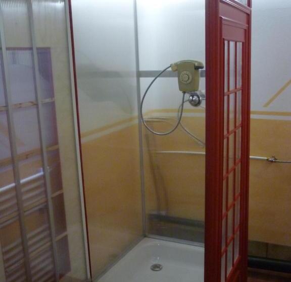 标准四人间共用浴室, Schönbrunnen