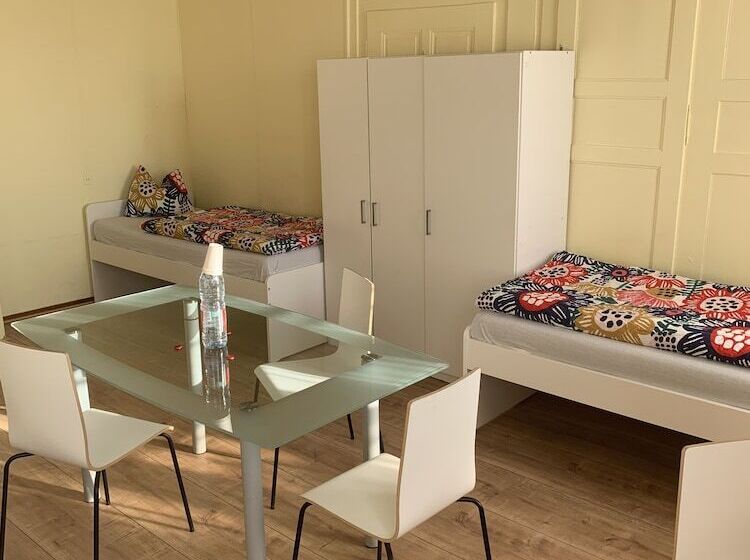 标准三人间共用浴室, Schönbrunnen