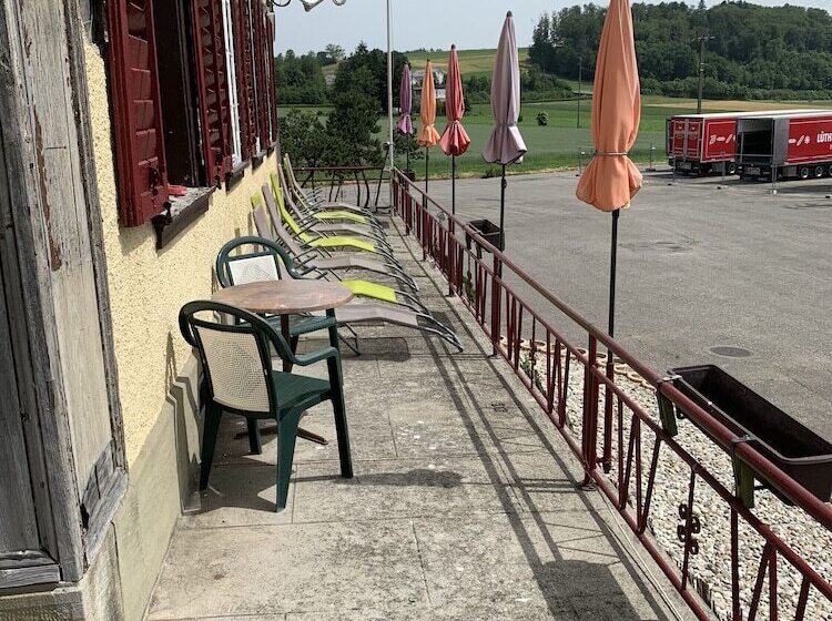 标准三人间共用浴室, Schönbrunnen