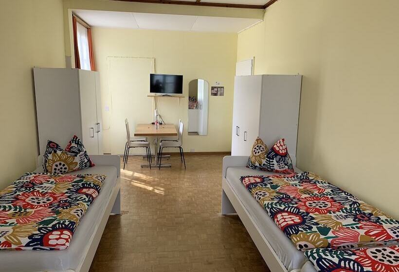 标准四人间共用浴室, Schönbrunnen