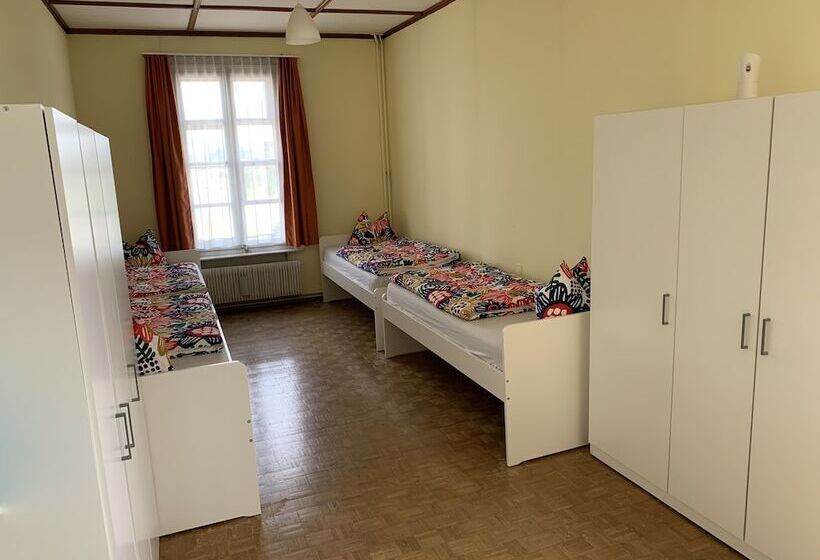 标准四人间共用浴室, Schönbrunnen