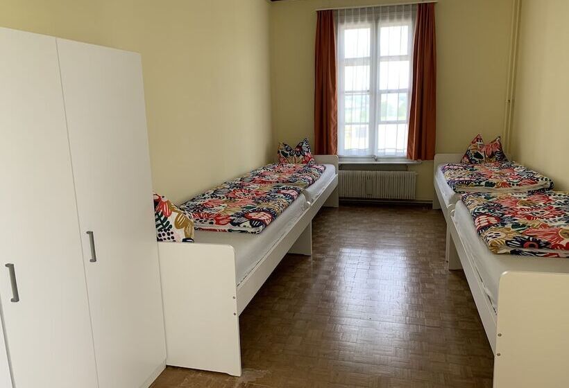 标准四人间共用浴室, Schönbrunnen