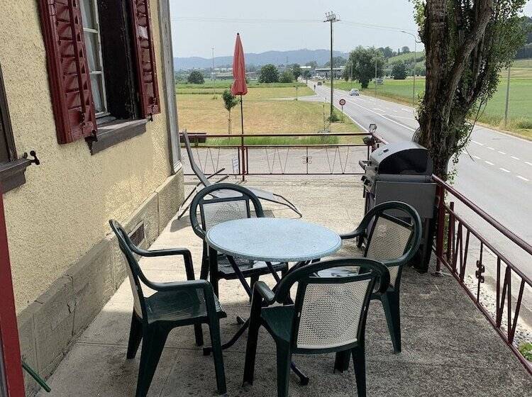 标准三人间共用浴室, Schönbrunnen