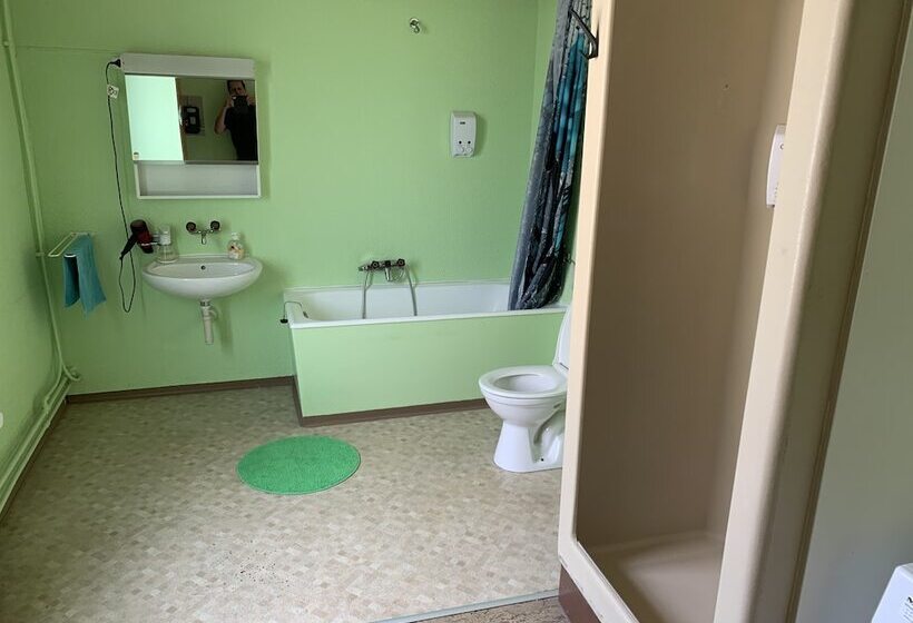 标准三人间共用浴室, Schönbrunnen