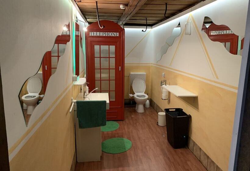 标准三人间共用浴室, Schönbrunnen