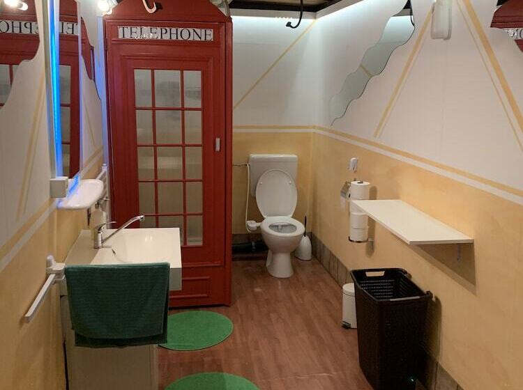 标准三人间共用浴室, Schönbrunnen