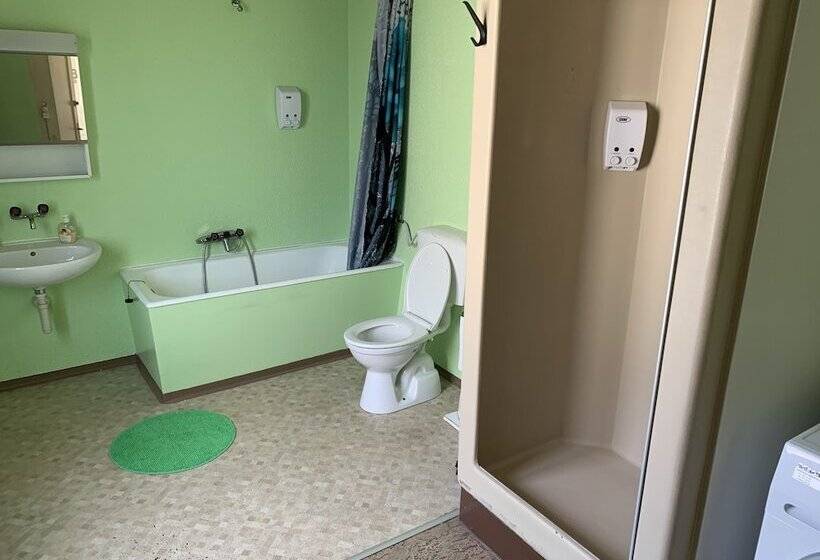 标准四人间共用浴室, Schönbrunnen