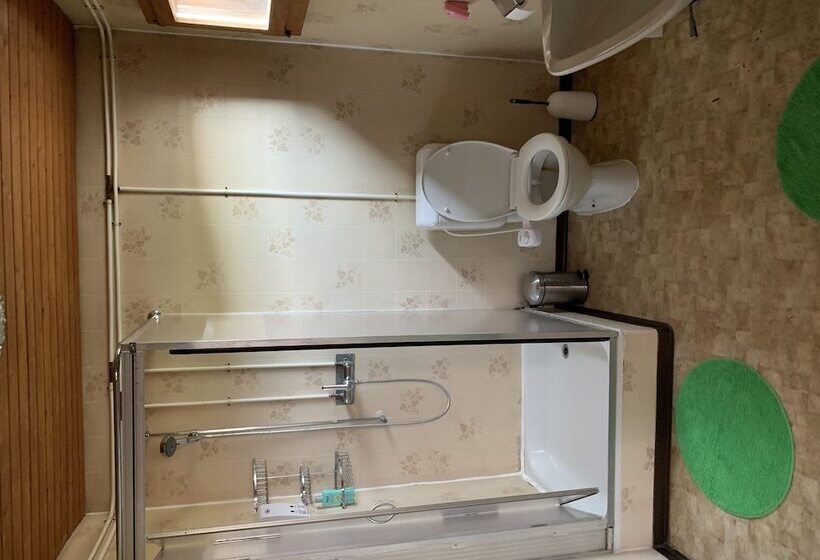 标准四人间共用浴室, Schönbrunnen