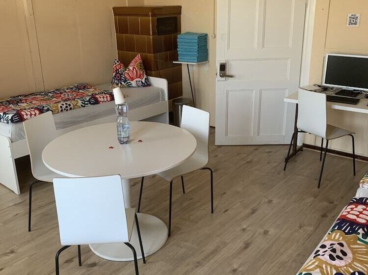 标准三人间共用浴室, Schönbrunnen