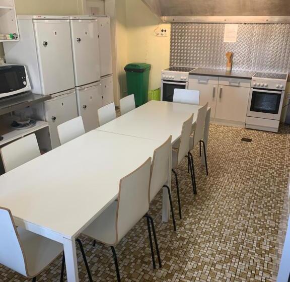 标准三人间共用浴室, Schönbrunnen