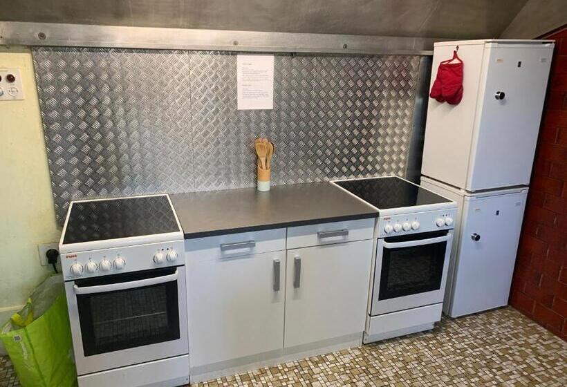 标准三人间共用浴室, Schönbrunnen