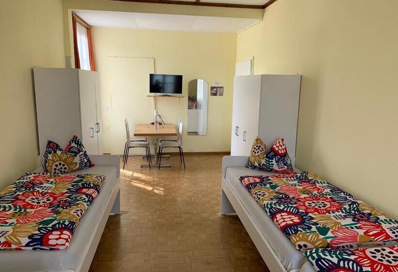 标准四人间共用浴室, Schönbrunnen