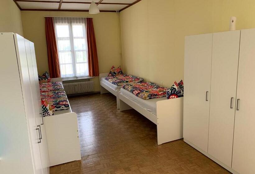 标准四人间共用浴室, Schönbrunnen