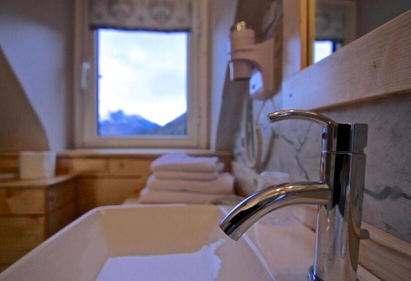 Номер Стандарт Вид на Горы, Auberge Le Cabaliros