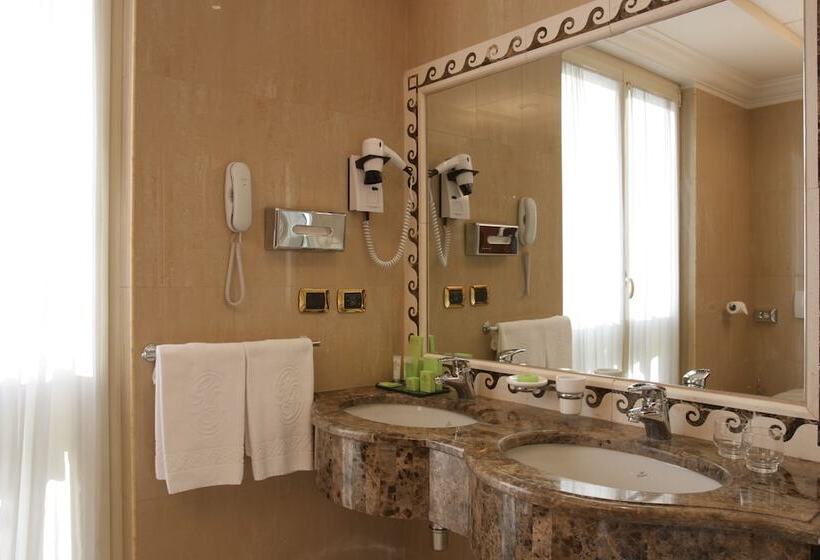 اتاق خانوادگی, Grand Hotel Vanvitelli