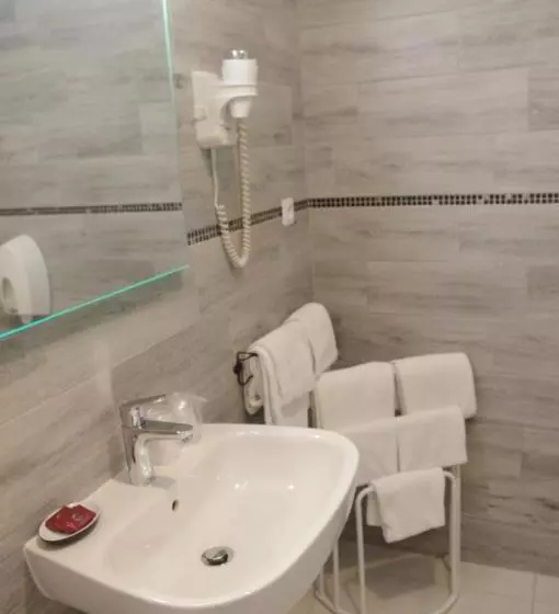 スタンダード4人部屋, Hôtel De Paris
