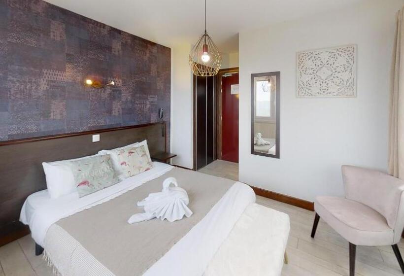 غرفة قياسية مطلّة علي البحيرة, Hôtel Le Bellevue