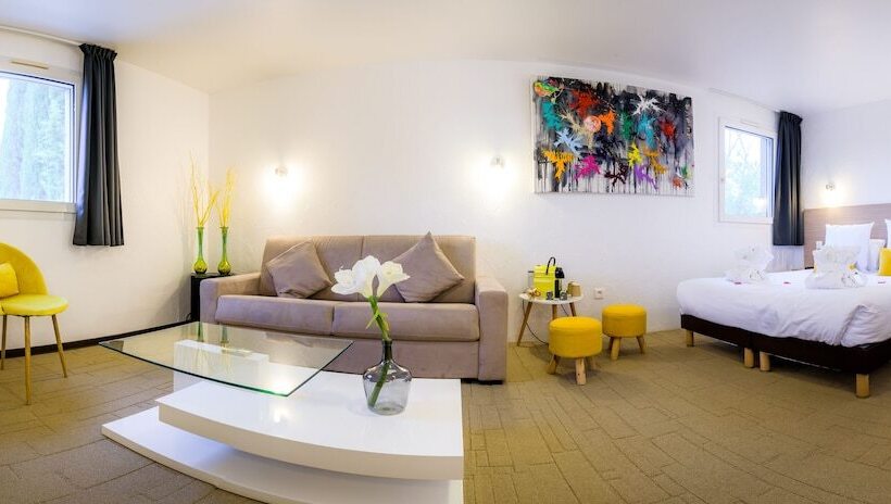 غرفة برستيج, Hôtel Restaurant Le Clos Fleuri