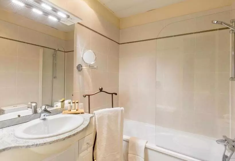 اتاق خانوادگی با تختخواب سفری, Hôtel Le Maxime Best Western Signature Collection