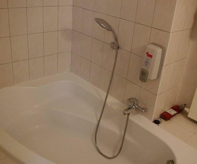 컴포트 트리플 룸, Le Mirval