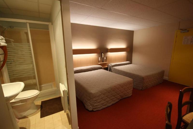 Четырехместный Номер Стандарт, Logis Hotel L Ange Couronne
