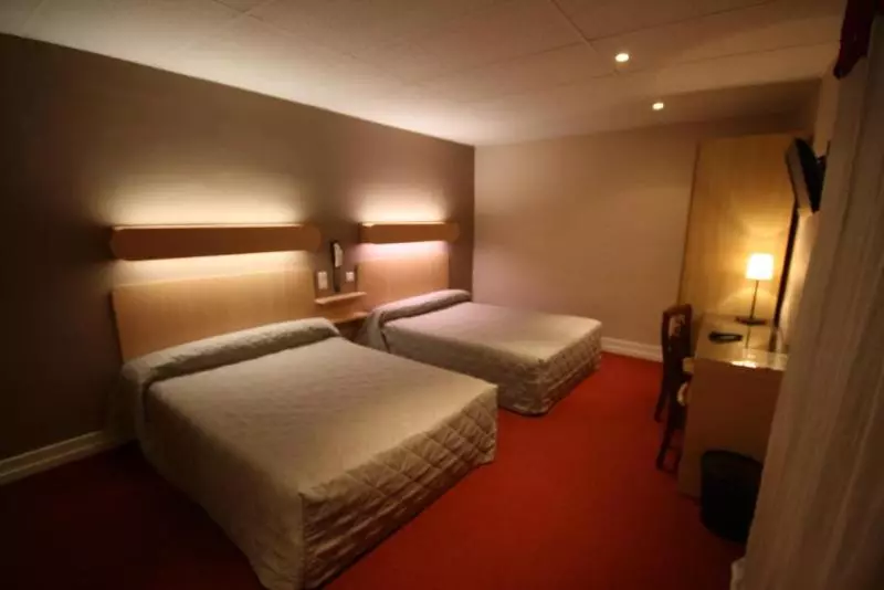 スタンダード４人部屋, Logis Hotel L Ange Couronne