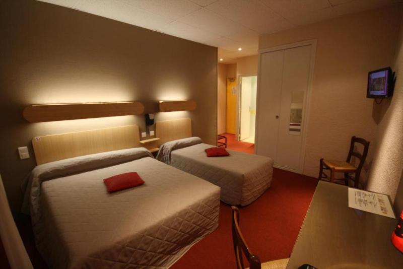 חדר סטנדרט לשלושה, Logis Hotel L Ange Couronne