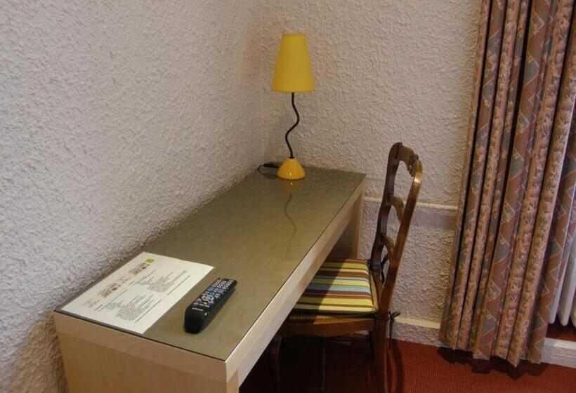חדר סטנדרט, Logis Hotel L Ange Couronne