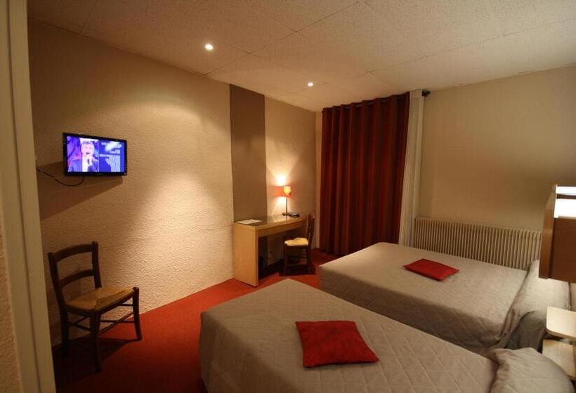 חדר סטנדרט לשלושה, Logis Hotel L Ange Couronne