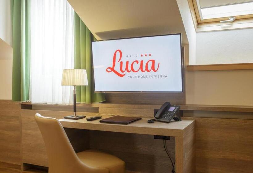 اتاق استاندارد یک نفره, Lucia